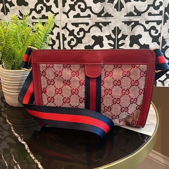 VGUC Gucci Parfums Red Vintage Pouch - Picture 6 of 6